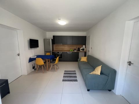 Communal lounge/ TV room, Kitchen or kitchenette, Living room, Seating area, Dining area