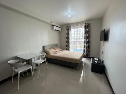 Bed, air conditioner