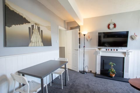 TV and multimedia, Living room, Seating area, Dining area