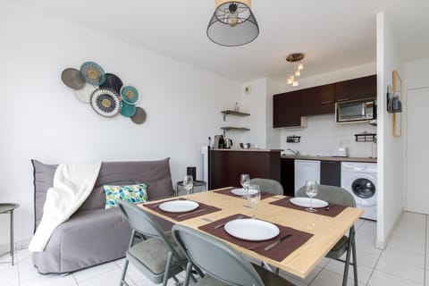 Kitchen or kitchenette, Living room, Seating area, stove, washing machine, air conditioner