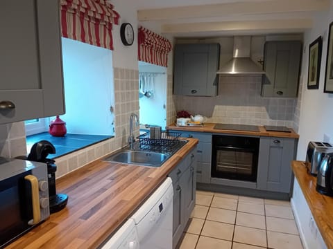 Farm Cottage, Chypons Farm, Rural St Ives House in England