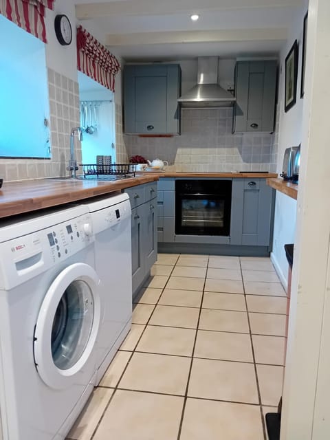 Farm Cottage, Chypons Farm, Rural St Ives House in England