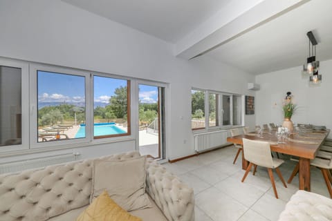 Patio, Living room, Seating area, Dining area, Pool view, sunbed