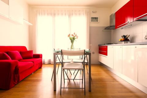 Kitchen or kitchenette, Living room, Seating area, kitchen