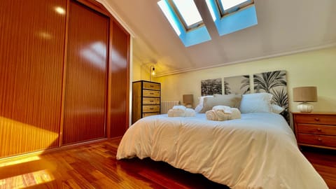 Bed, Photo of the whole room, Bedroom, wardrobe