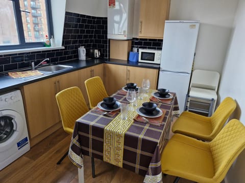 Coffee/tea facilities, Dining area, microwave, washing machine