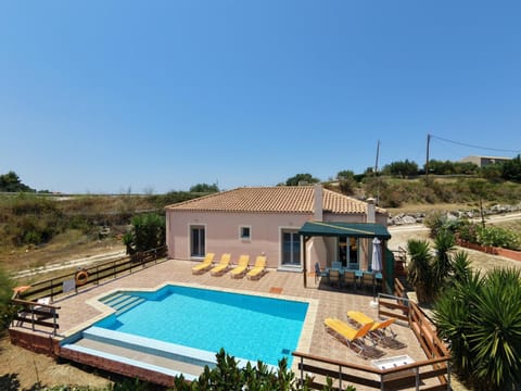 Property building, Day, Swimming pool, sunbed
