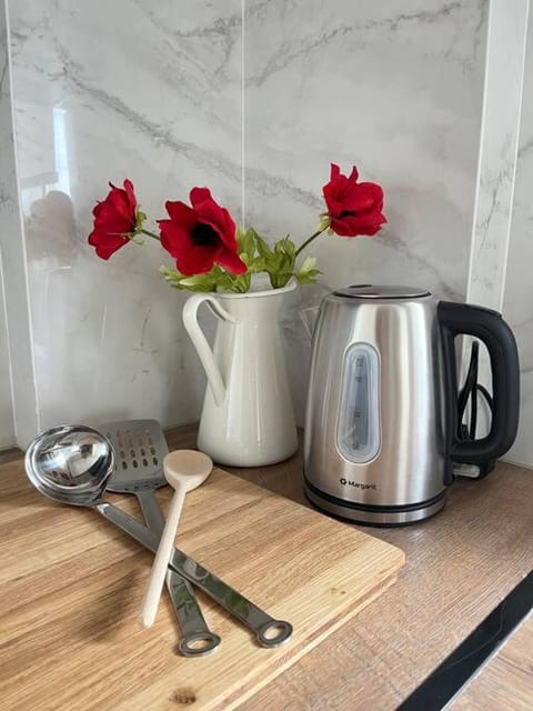 Coffee/tea facilities, Kitchen or kitchenette