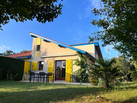 Property building, Day, Garden