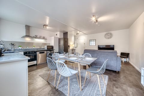 Living room, Dining area, stove