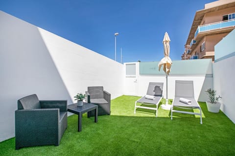 Property building, Balcony/Terrace, Living room