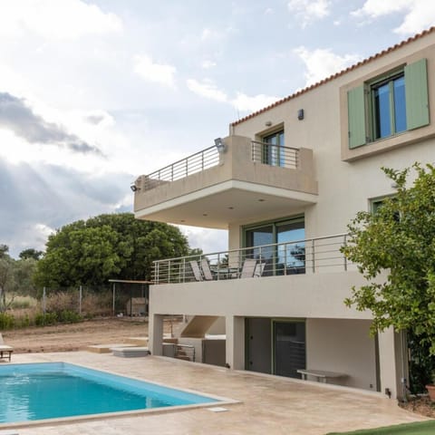 Property building, View (from property/room), Balcony/Terrace, Pool view, Swimming pool, sunbed