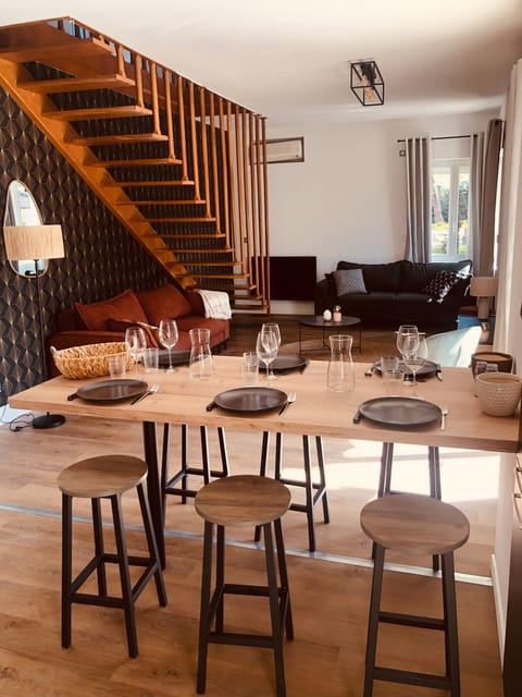 Living room, Dining area
