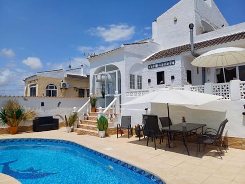 Property building, Garden, Balcony/Terrace, Swimming pool