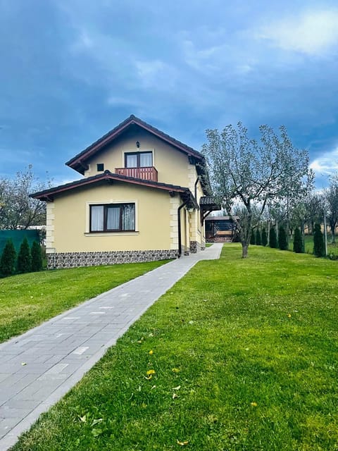 Property building, Natural landscape, Garden