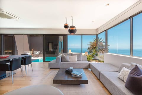 Amara 2 -Designer Penthouse with Solar Power Apartment hotel in Camps Bay