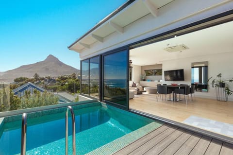 Amara 2 -Designer Penthouse with Solar Power Apartment hotel in Camps Bay