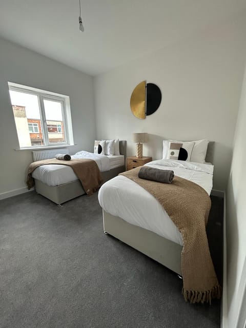 Stylish Barwell Home C with Free Parking - Sleeps 4 House in Hinckley