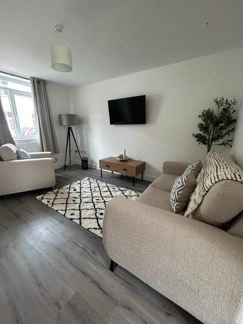 Stylish Barwell Home C with Free Parking - Sleeps 4 House in Hinckley