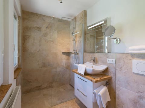 Shower, Bathroom, towels