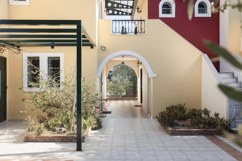 Property building, Facade/entrance, Day