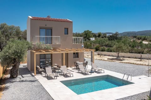 Property building, Patio, Balcony/Terrace, Swimming pool