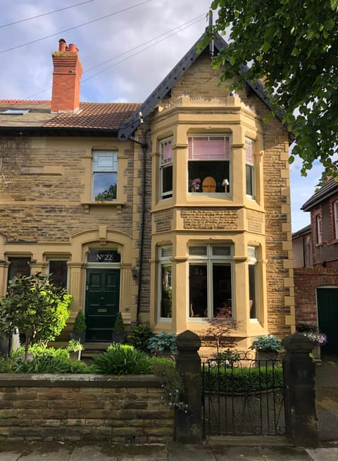 Victorian Guest House 200m from the Seafront Vacation rental in Wirral