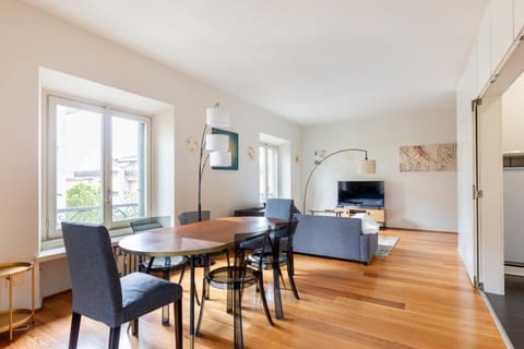 Communal lounge/ TV room, TV and multimedia, Living room, Dining area