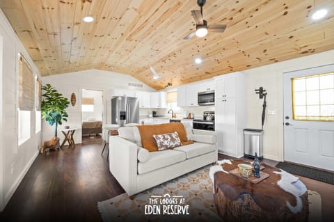 The Lodges at Eden Reserve - Cabins Near Ark Cabin in Williamstown