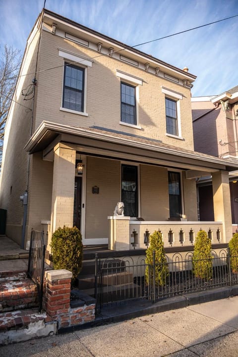 3 Bedroom Home Close to Cincy Stadiums, Downtown House in Covington