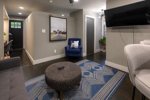 1BR Apt, Minutes to Downtown Cincy, Stadiums, Bars Apartment in Covington