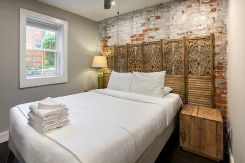 1BR Apt, Minutes to Downtown Cincy, Stadiums, Bars Apartment in Covington