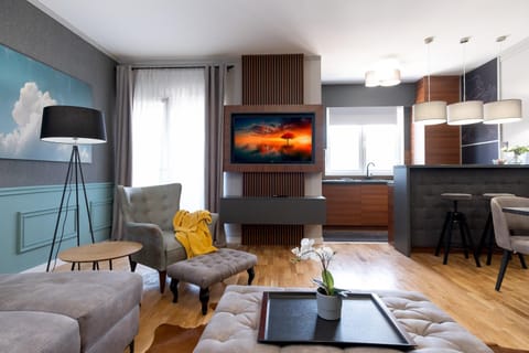 Communal lounge/ TV room, TV and multimedia, Living room, Seating area, Evening entertainment