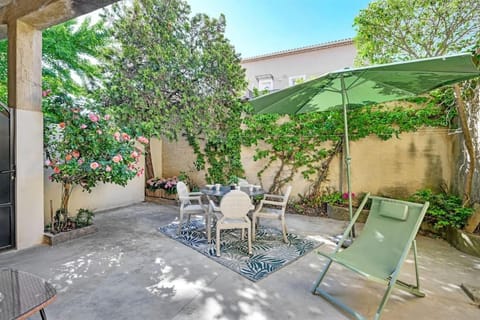 Patio, Spring, Day, Garden, Balcony/Terrace, Dining area, Garden view, sunbed