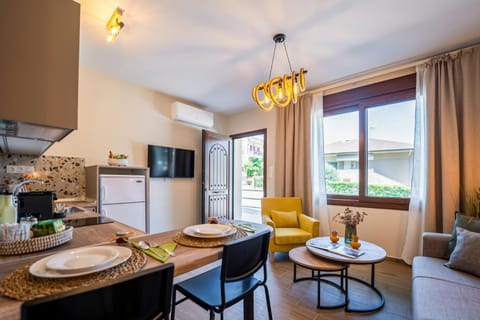 TV and multimedia, Kitchen or kitchenette, Living room, Seating area, Dining area, oven, stove