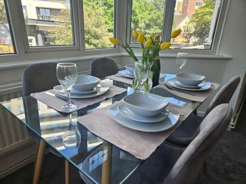 Stylish 2 bedroom town centre flat near beach Apartment in Bournemouth