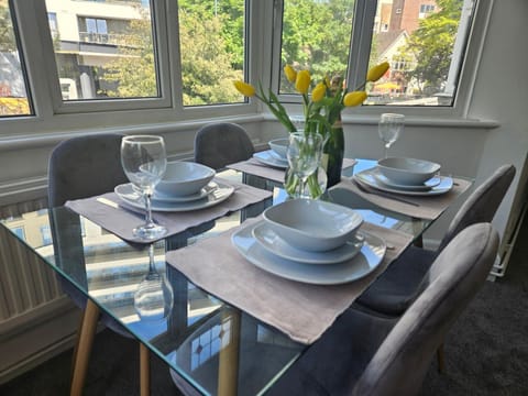 Stylish 2 bedroom town centre flat near beach Apartment in Bournemouth