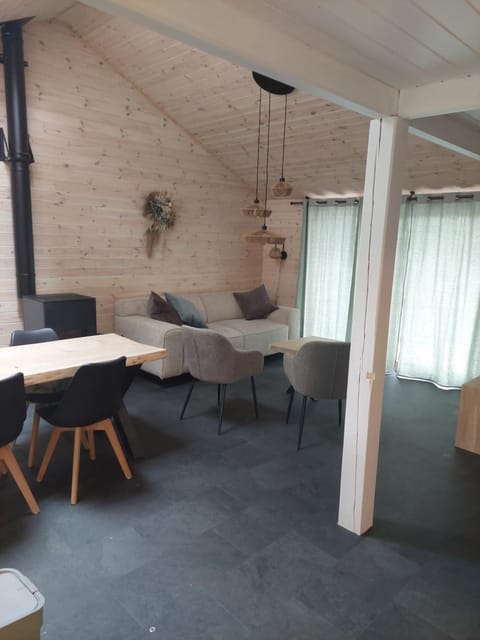 Seating area, Dining area