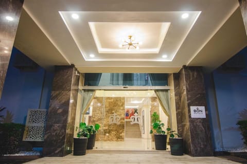 Facade/entrance