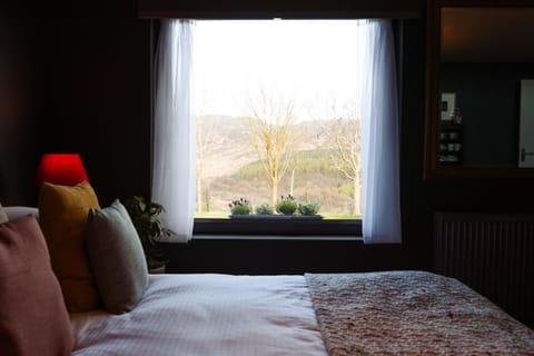 Bed, Bedroom, Mountain view