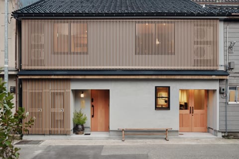 Property building, Facade/entrance, Day
