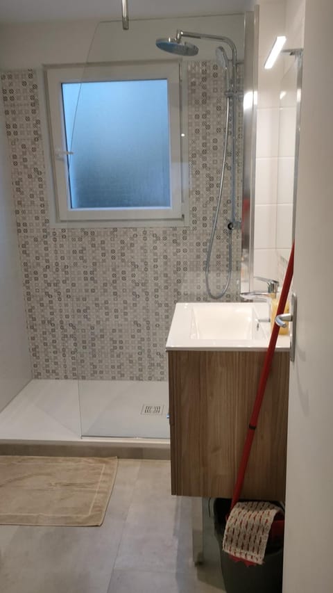 Studio la voie verte Wi-Fi, télé Apartment in Lorient