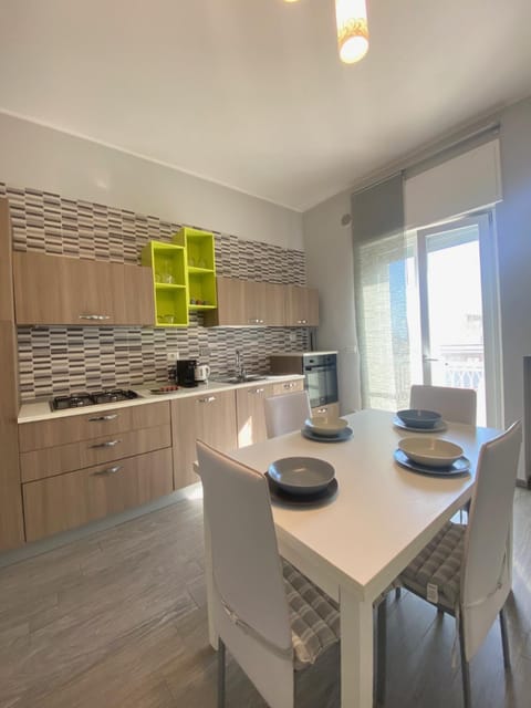 Kitchen or kitchenette, Dining area, kitchen