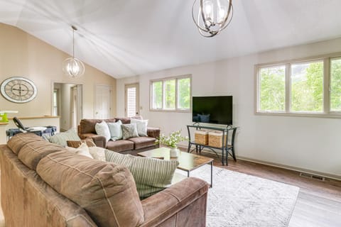 Spacious Massanutten Home with Hot Tub and Sauna! House in Massanutten