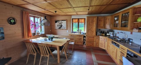 Coffee/tea facilities, stove, toaster