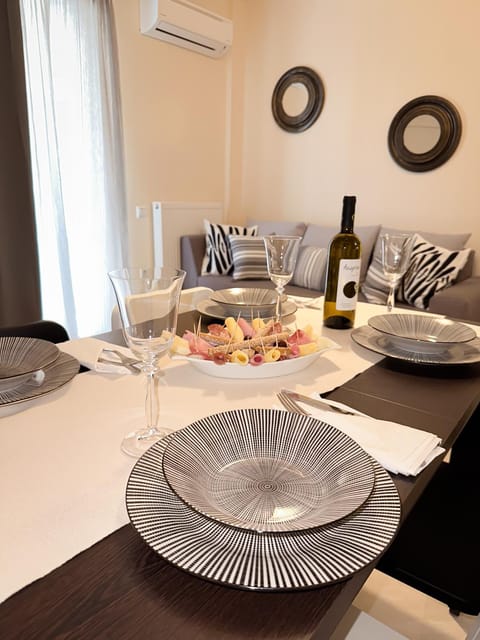 Living room, Dining area, air conditioner