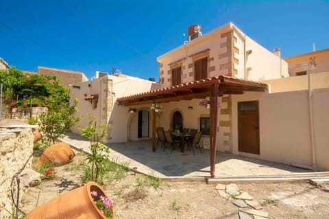 Property building, Day, Neighbourhood