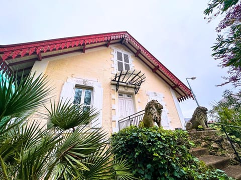 Property building, Garden, Garden view