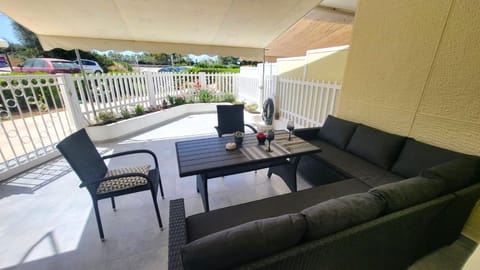 Patio, Seating area