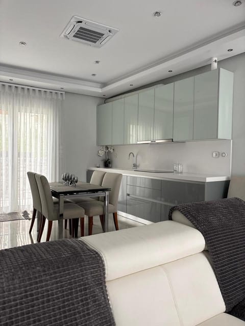 Cozy home Apartment in Piraeus Regional Unit, Greece